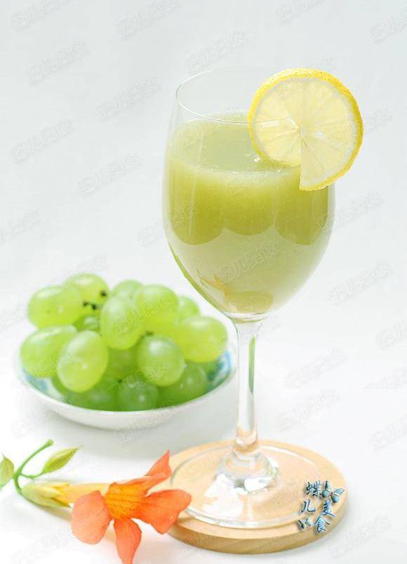夏日的清爽柠檬葡萄汁_果汁机_杯子_加点