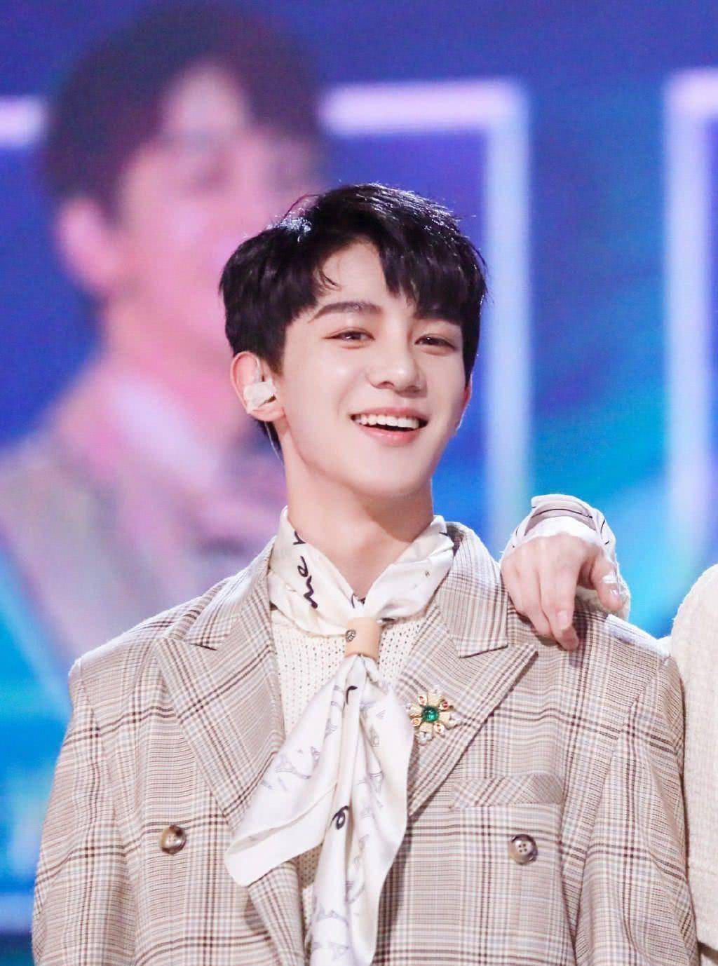 《创造营》出道位11人猜想:周震南和他最稳,何洛洛或难高位成团_张颜