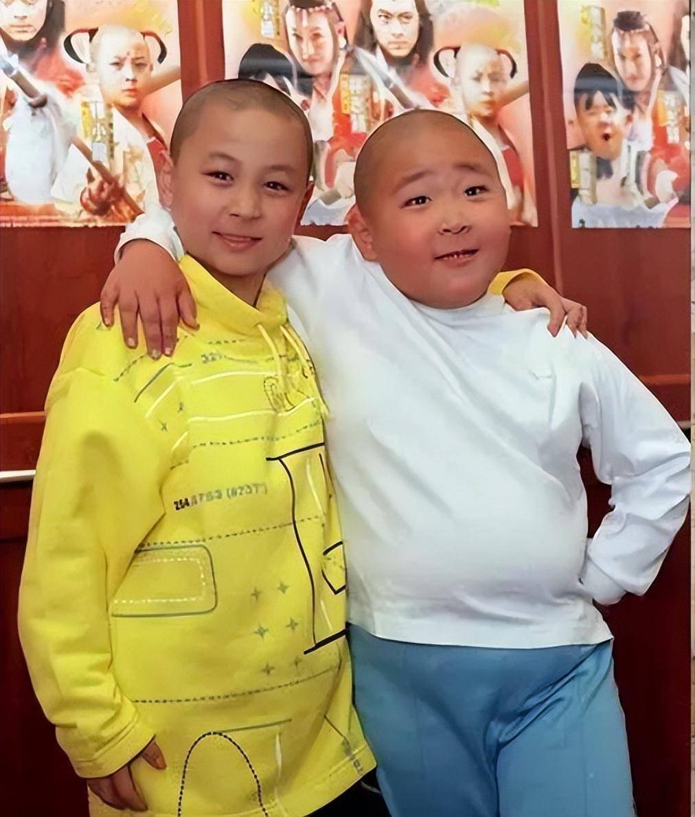 释小龙当伴郎,新娘穿睡衣,8岁继女闷闷不乐_婚礼_林宁_网友