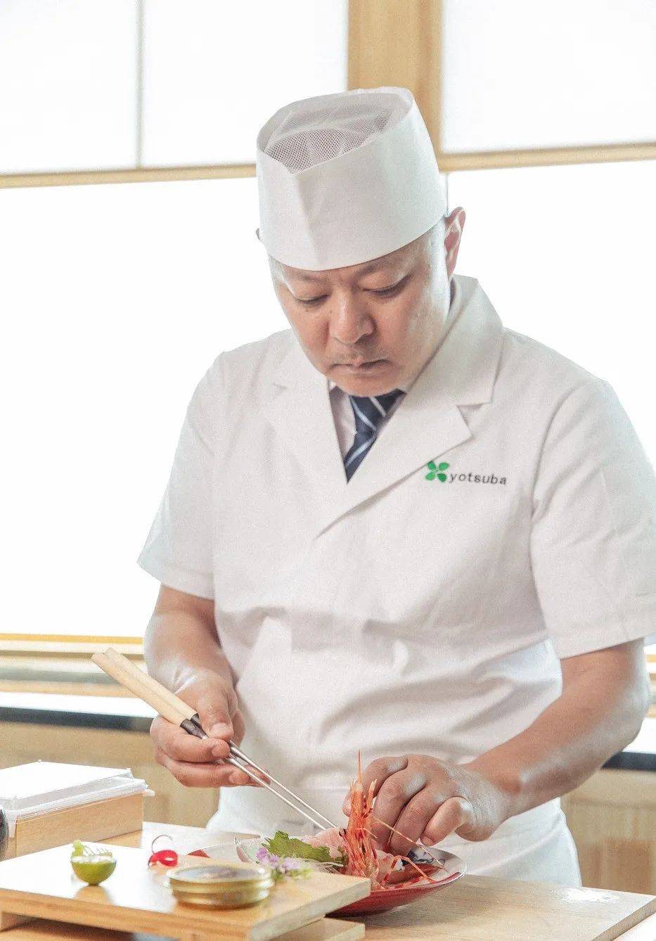 三十多年经验丰富的日籍金牌主理人宮田克哉先生携手黑珍珠厨师团队