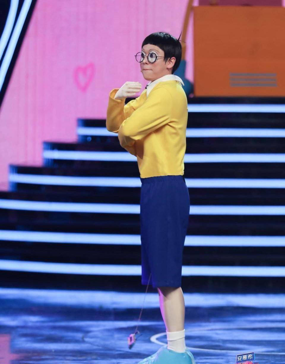 王祖蓝一人分饰两角超惹眼_舞台_观众_表演