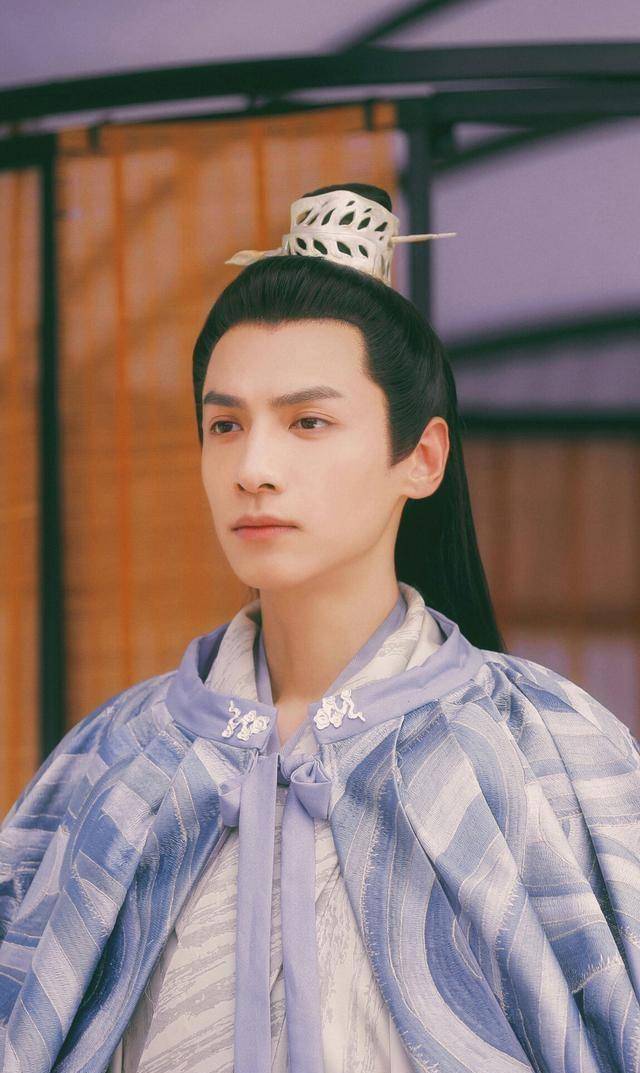 《皓衣行》也是一部古装剧,由陈飞宇和罗云熙主演,从这两个主演的阵容