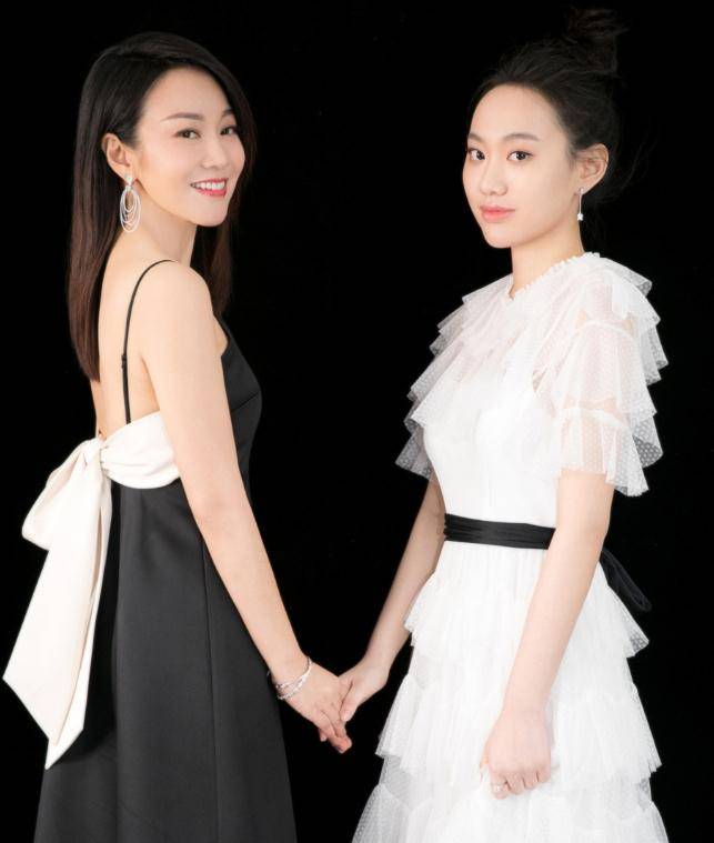 那些"越老越美"的女星,年轻时不出彩,现在越来越有女人味_刘敏涛_丈夫