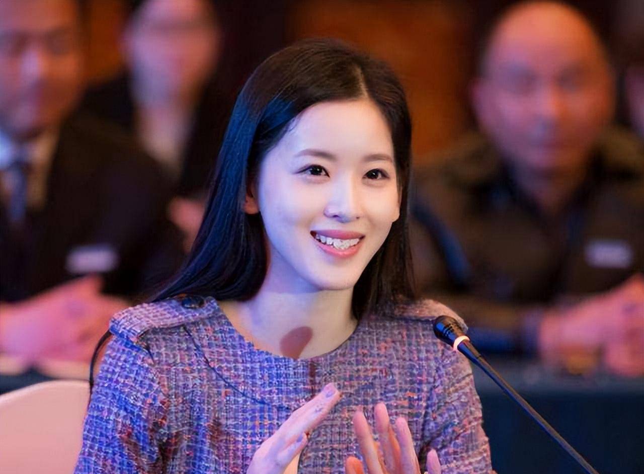 4年后再看章泽天,才明白她的格局,的确让人刮目相看_母亲_奶茶_妹妹