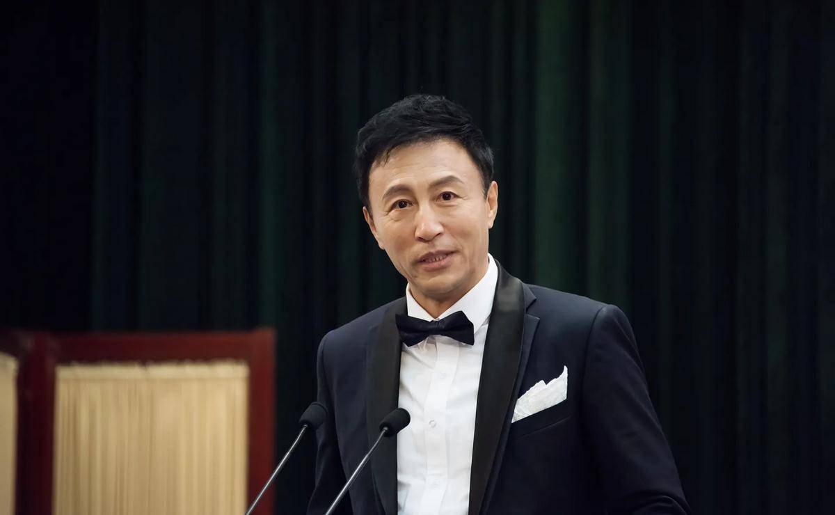 王洛勇:曾是胡歌的恩师,独闯国外16年,感激19岁嫁给自己的丁宁_表演