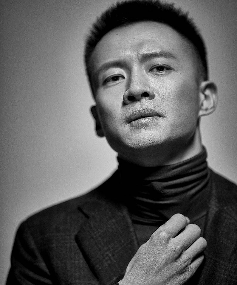 写真照,亦正亦邪,有些段奕宏的味道,自带硬汉光芒.