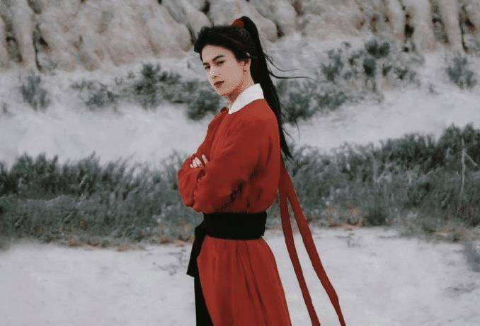 《吉星高照》出圈理由:张凌赫的脸,翟潇闻的服装,剧组的话题_争议