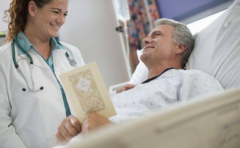 搞笑段子:股民老王被偷走的那两年_股票_老爸_小美