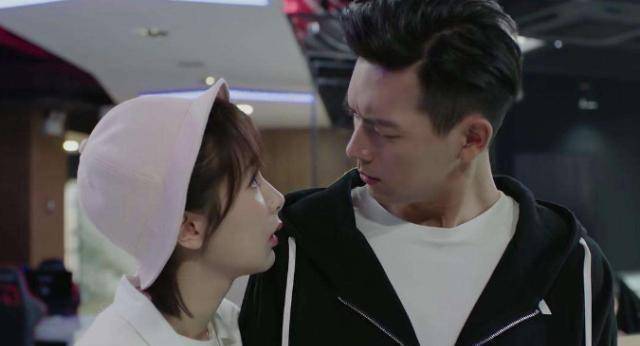 《亲爱的,热爱的》佟年向韩商言求婚,吴白与艾情也要柳暗花明?