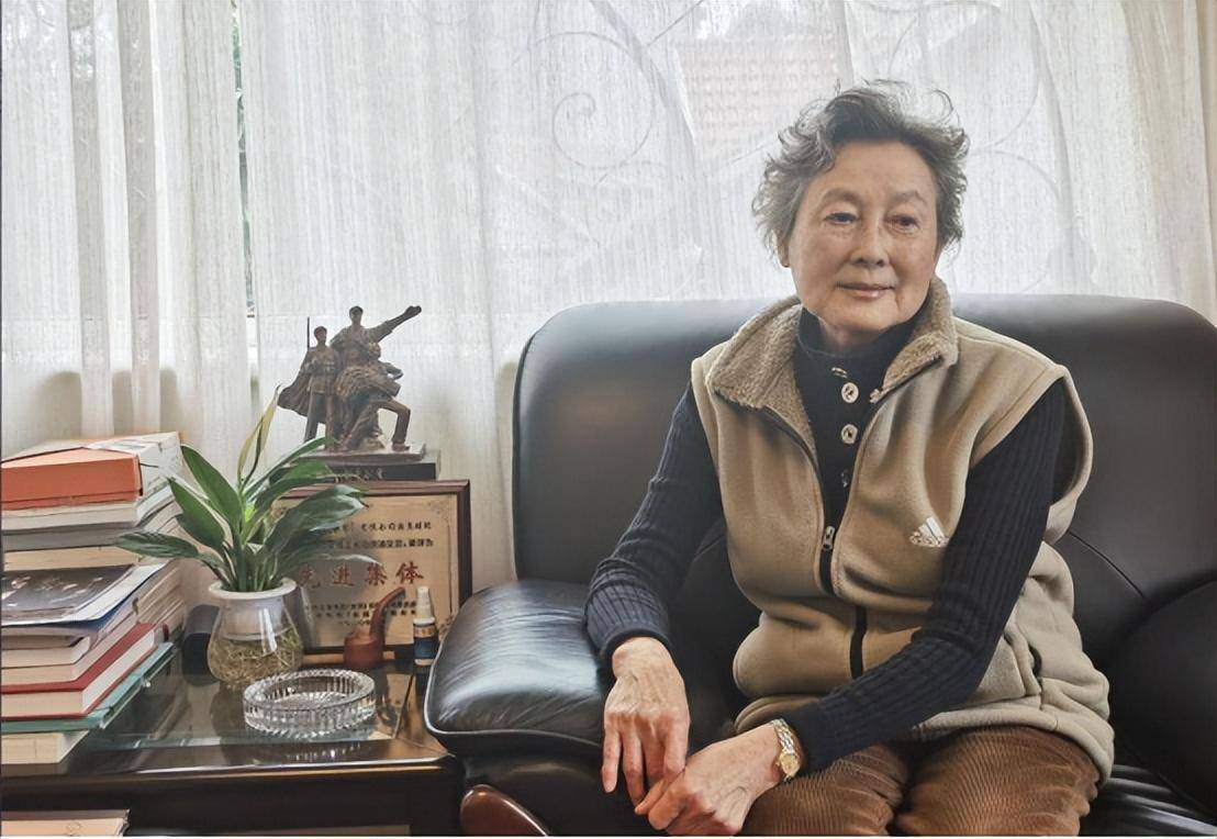 著名演员向梅:和男子牵手64年,71岁患脑梗,如今85岁怎么样了?