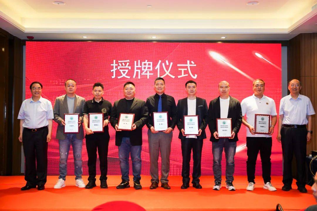 副主任,专家团成员有:李安军,徐钦祥,广家权,王化斌,黄明,委员:陈鹏图
