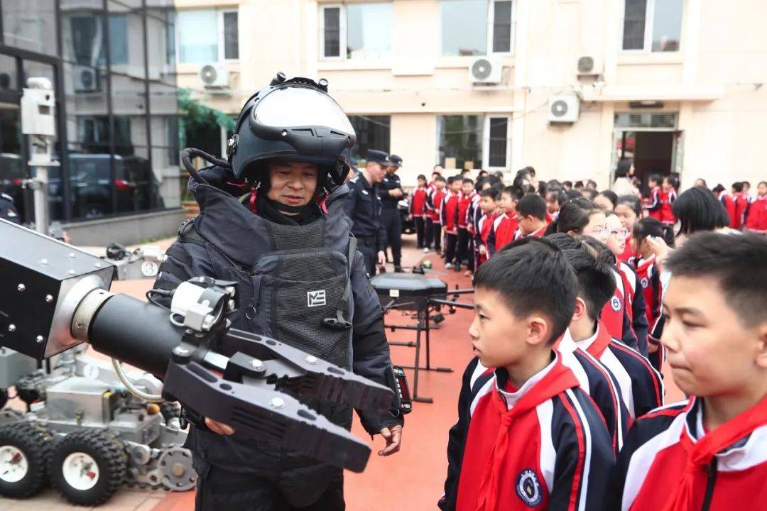 天津特警四支队,五支队走进博瀚小学