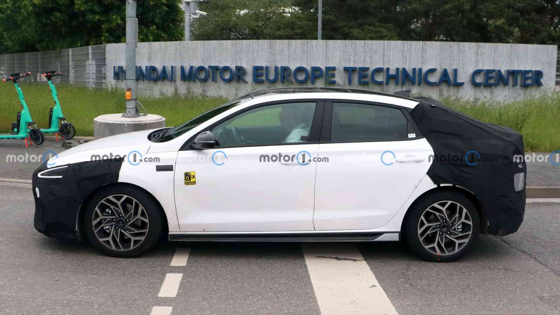 动力调整存疑 现代新款i30 facelift最新谍照曝光_搜狐汽车_搜狐网