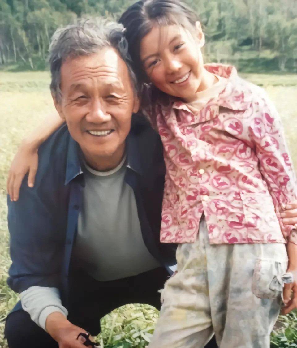 《暖春》小花晒和爷爷同框剧照!
