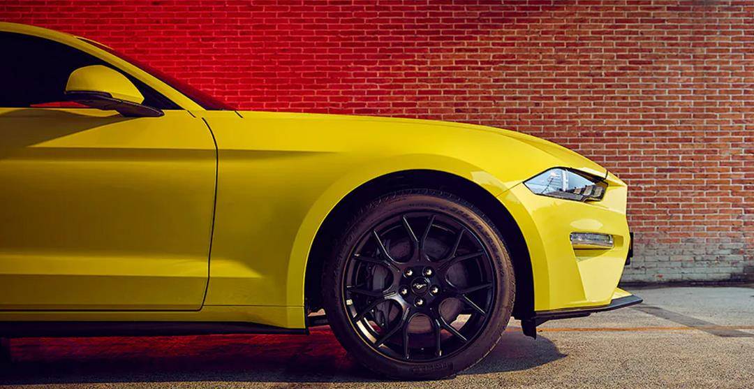 野马全新跑车依然是值得推荐的,至少在中国市场当中有相对入门的价位