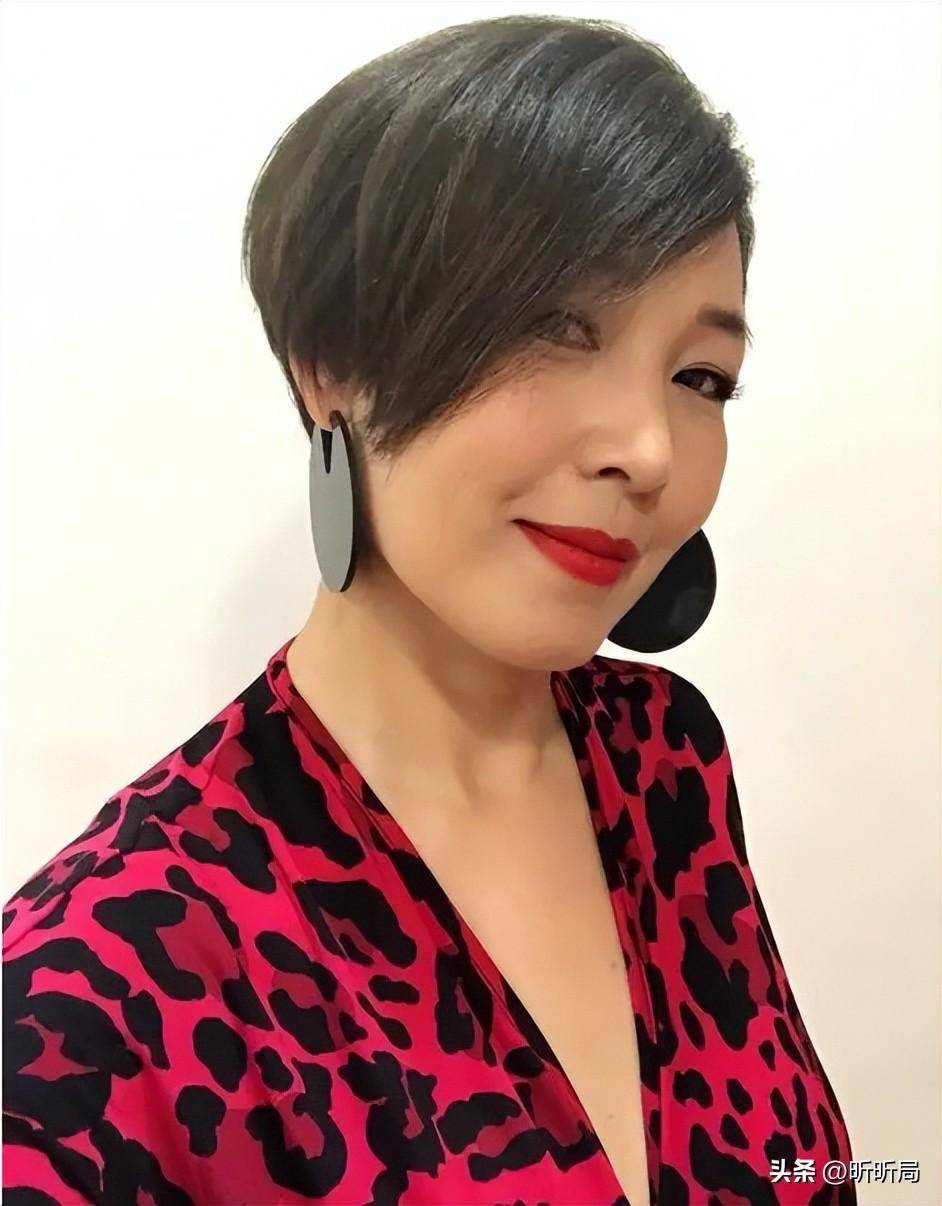 这些节目奠定了黎芷珊在香港主持界的地位,而获得的奖项则证明了黎芷