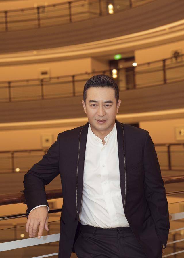 中主演阵容的确为这部作品增添了许多的热度,张嘉译也成为了这部新片