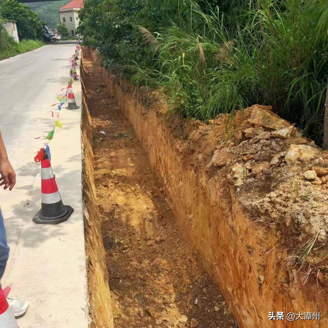 松西线整治提升工程起点位于西岭村,与榜长线x513交叉,终点位于松浦村