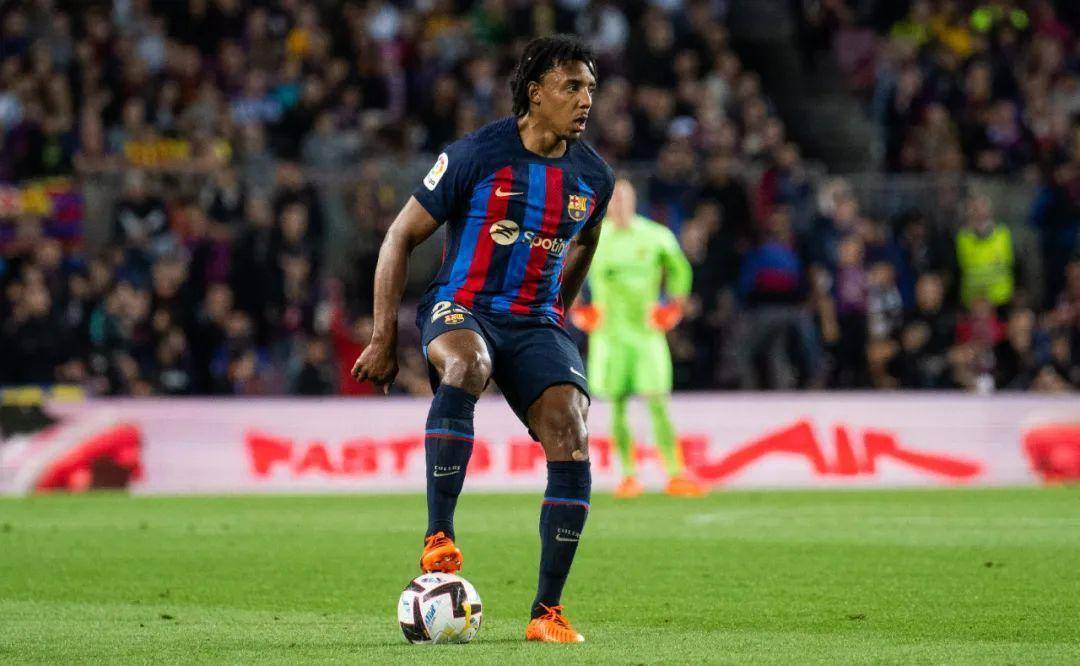 莱万多夫斯基头球破门,巴萨举起冠军奖杯!_比赛_登贝莱_皇家社会