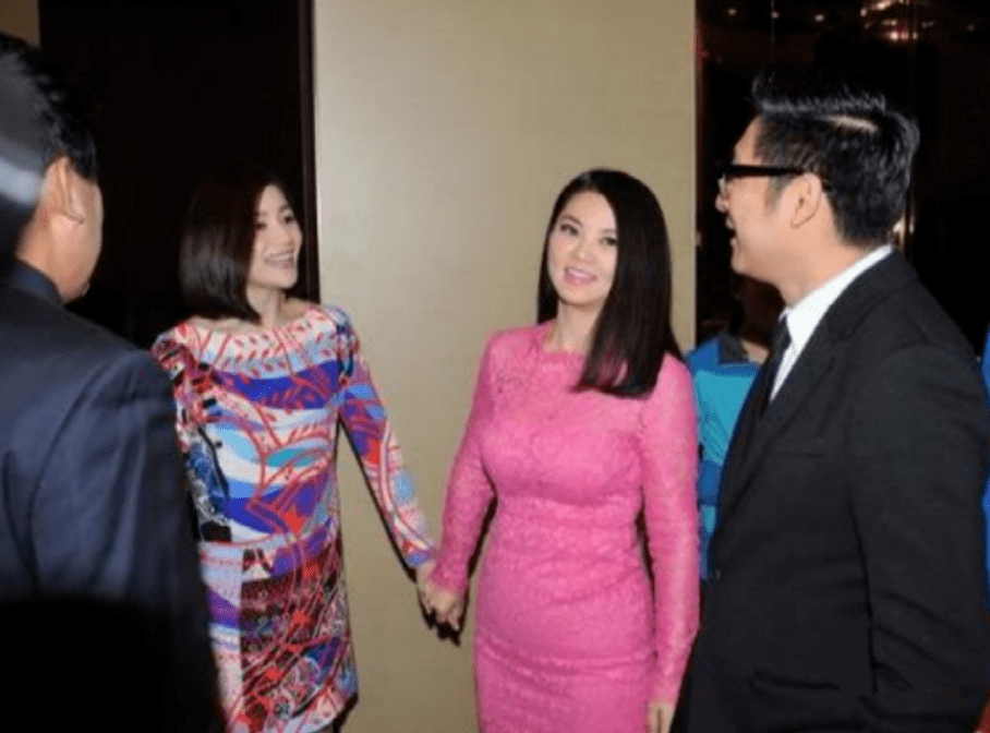 李湘胡可都是44岁,一个水桶腰却风韵犹存,一个身材苗条却如老妇_显得