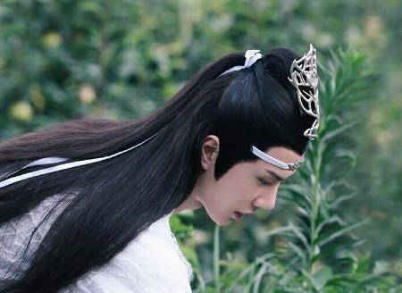 《王牌》录制中沈腾cos蓝忘机,看清正面后,网友:抹额不是发卡_节目