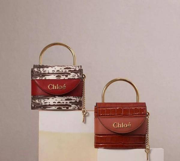 年薪80万的南俪,买包就爱实用低调款,下期盘点(宋佳篇)_包包_托特