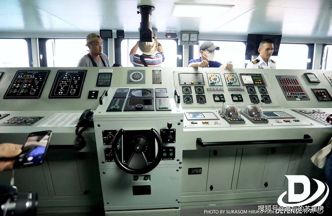 细看泰国071e船坞登陆舰,21世纪的大船,为何还这么多古董仪表?