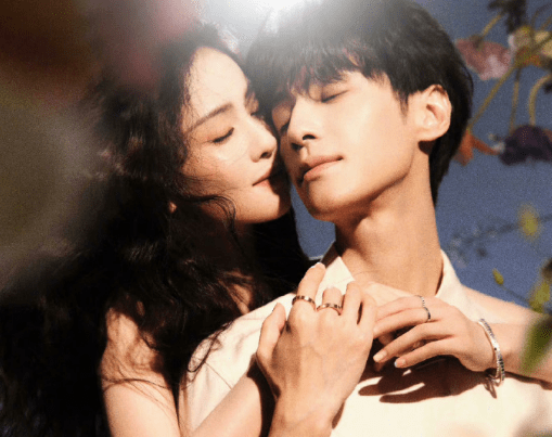 罗云熙与白鹿,时尚大片造型美爆了,cp感十足_合作_广大观众_广告