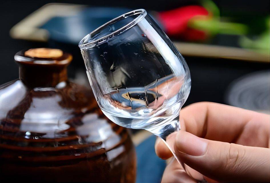 白酒酒调酒技术的深度剖析:探寻勾调白酒的奥秘_过程_进行_口感