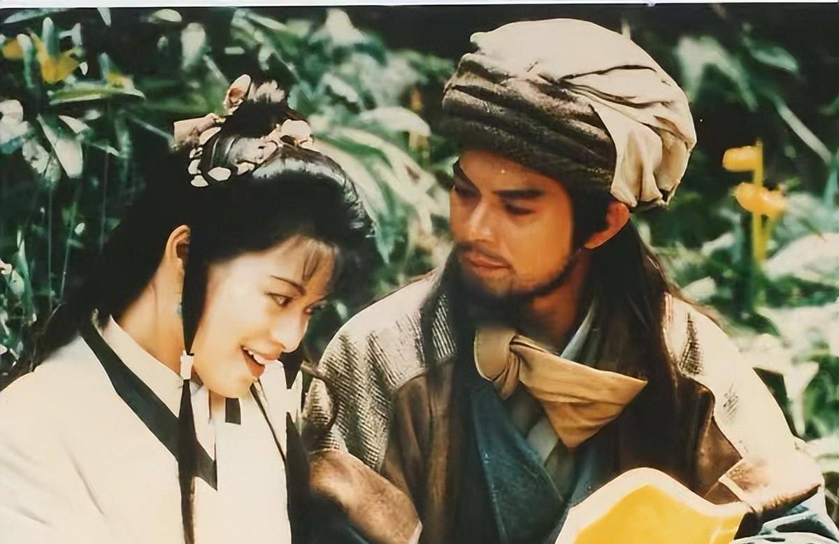 重温后,发现更喜欢乔峰和阿朱之间的感情.俊男美女很吸睛很养眼.