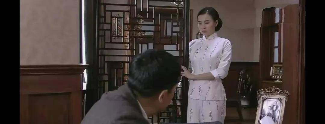 《悬崖》张平汝和顾秋妍亲热后说的话才知孙悦剑早已看透周乙变心