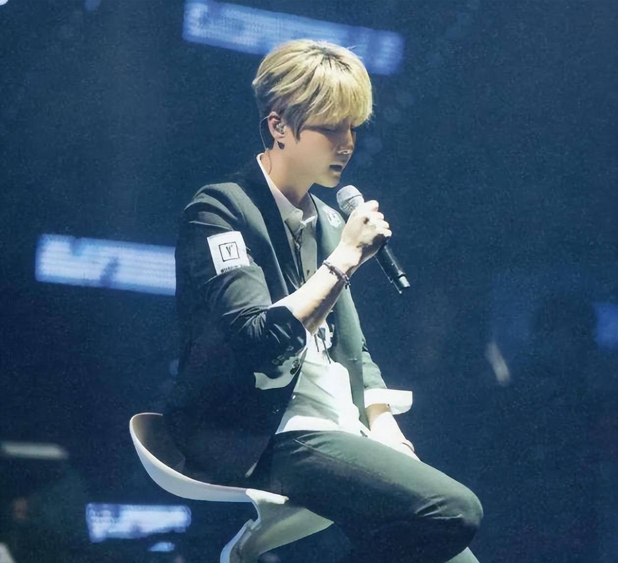 男团爱豆申彗星:凭狐狸系长相出圈,中年后声音变成韩式苦情烟嗓_神话