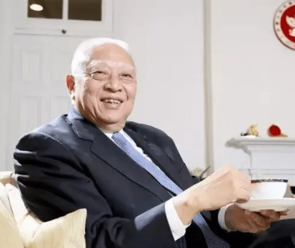 父亲是亚洲船王,大儿子则是首任香港特首,小儿子也是百亿富豪_董浩云