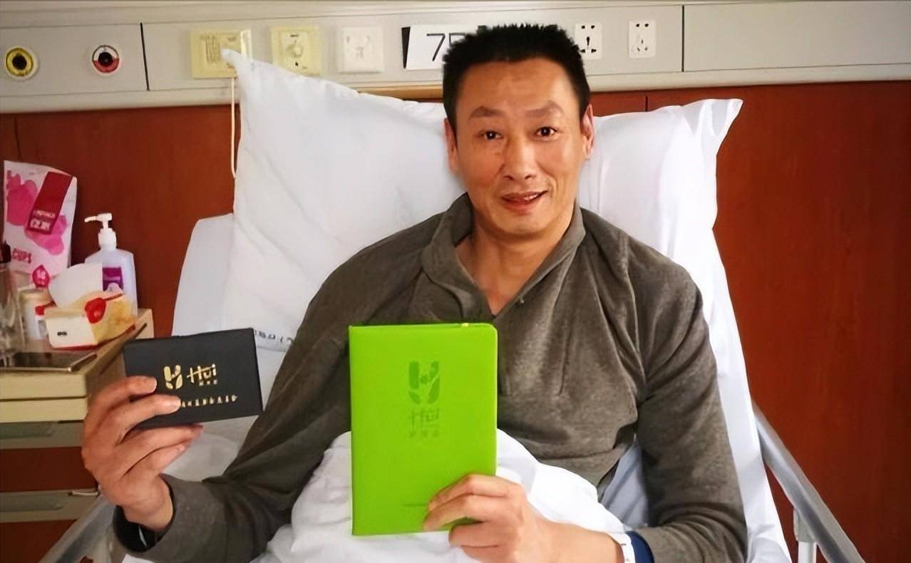 排球先生副攻郑亮48岁瘫痪,父亲去世,新生活靠汪嘉伟!