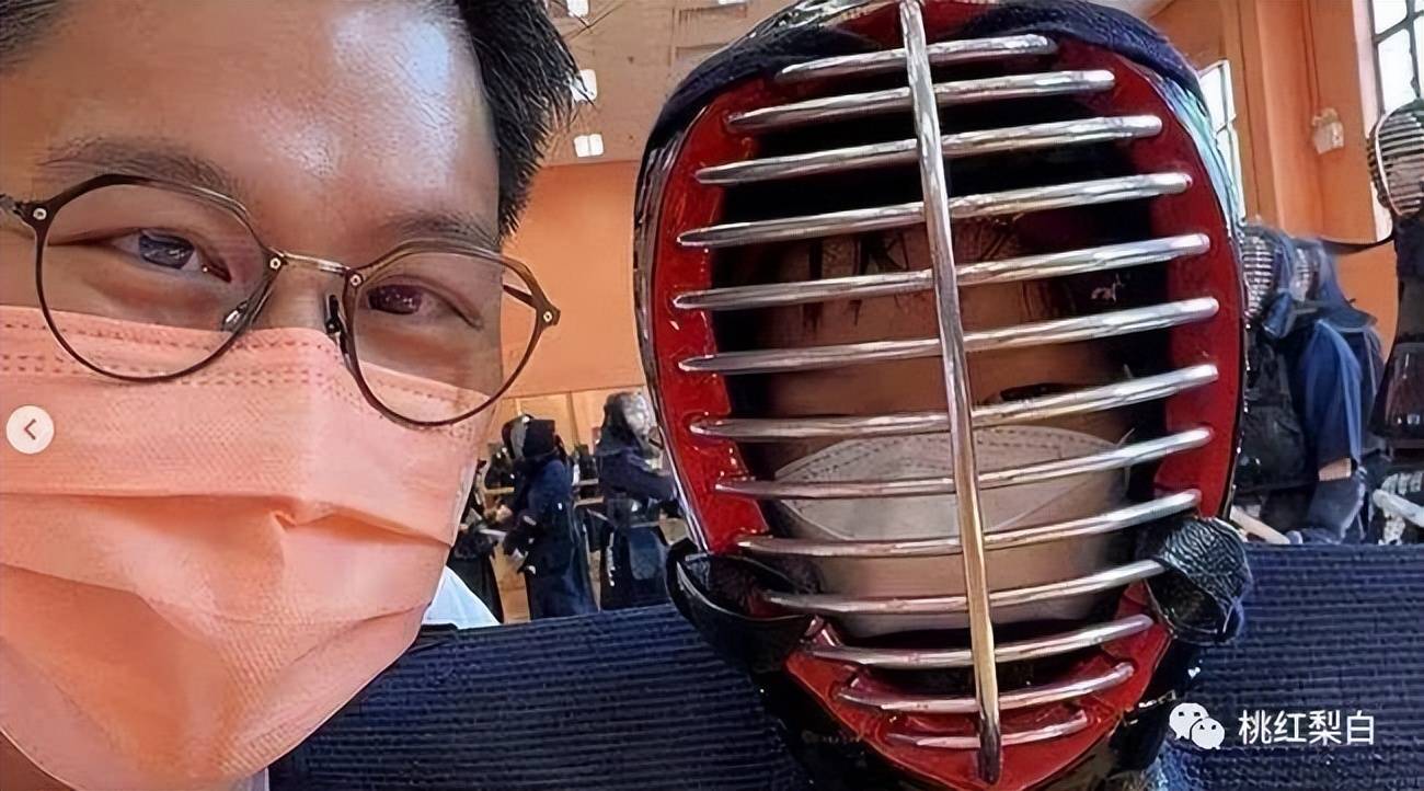 其父亲是亚洲第一剑的香港击剑队总教练王锐基在某种意义上来说