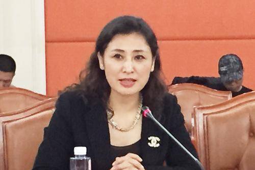她是汕头大学校长,48岁正厅,博士生导师,今年52岁,最美女校长_姜虹