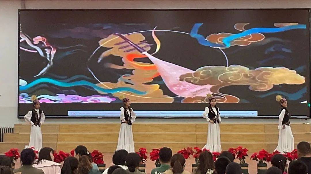 额敏县第六中学开展"强体魄·绽芳华"第三届校园文化艺术节舞蹈大赛
