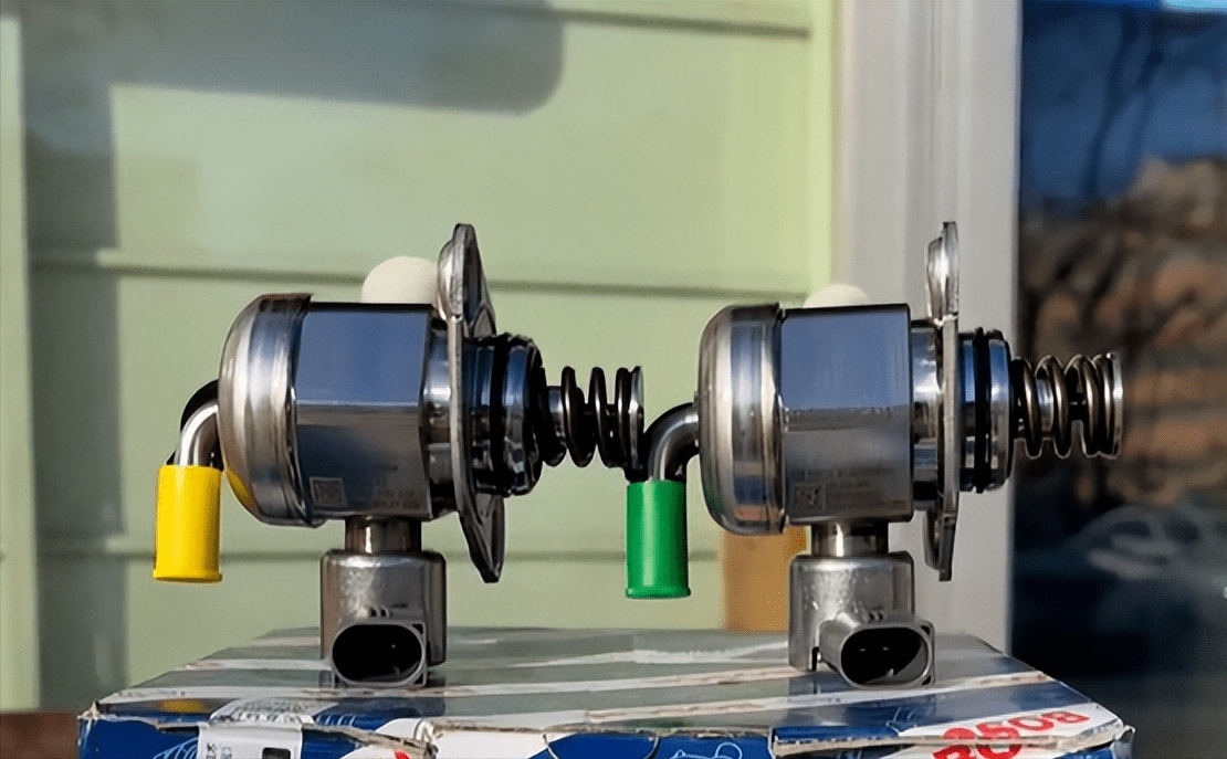 第二种,气门室盖上的单向阀,又叫止回阀.