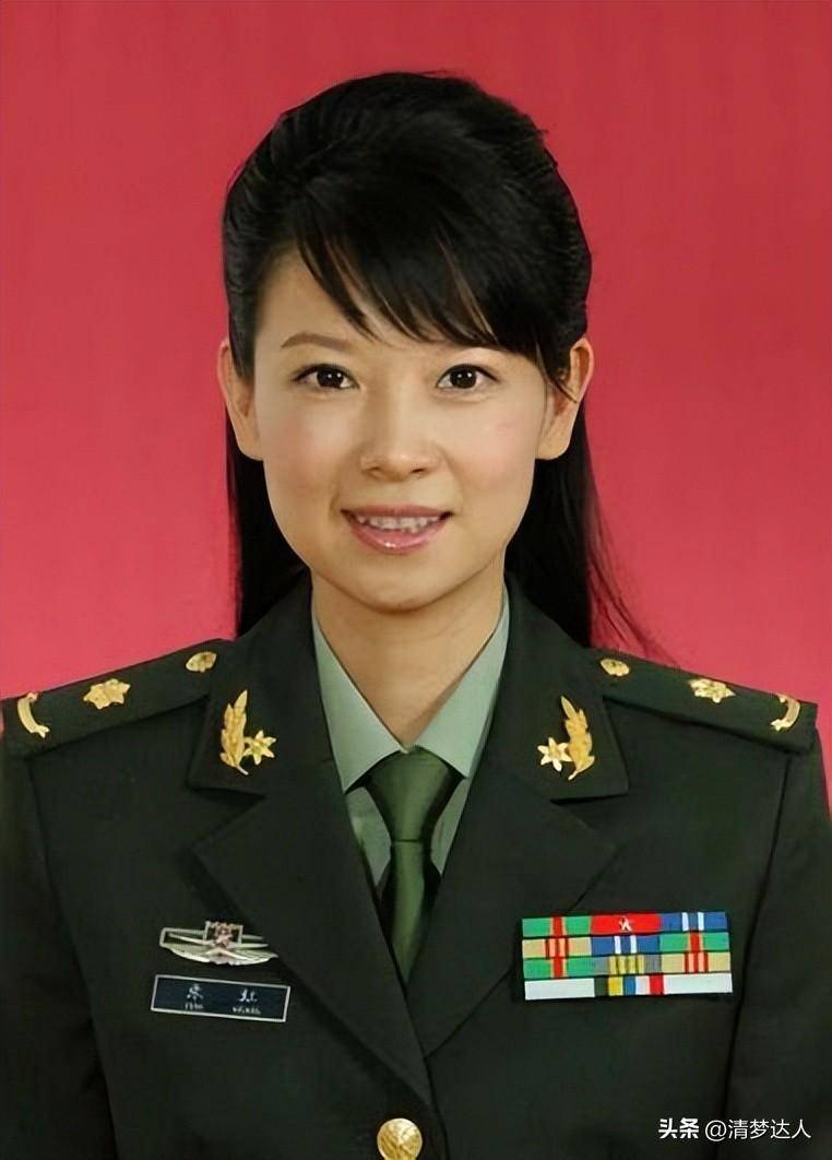 三十二年前,一位歌手成名归来_朱虹_前线歌舞团_晚会