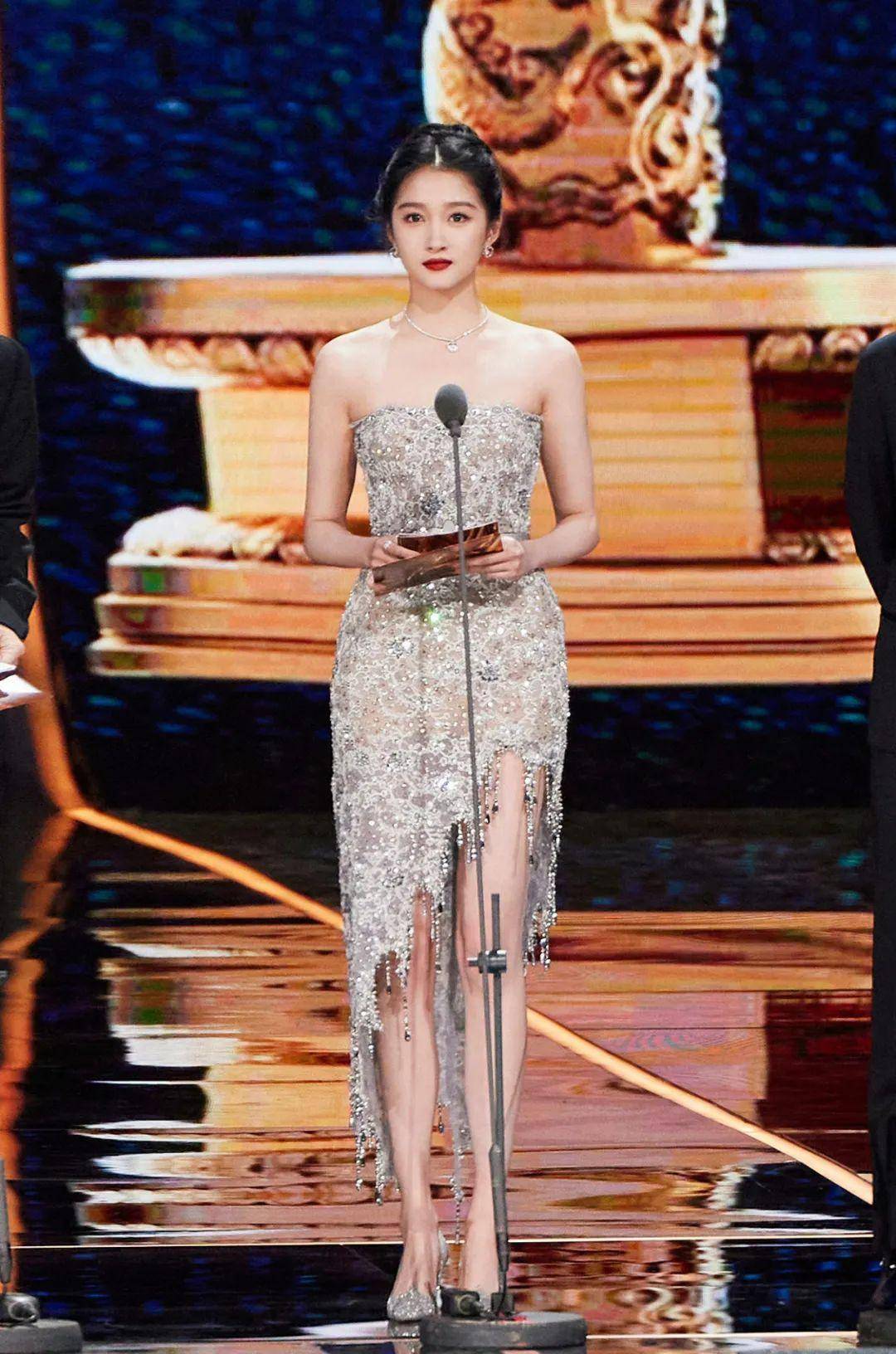 华表奖颁奖礼上江疏影口误,陈凯歌黑脸,一天掉两回坑_张译_刘烨_时候