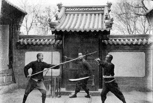 年,右起赵铁庵王茂斋,郭松亭张子和后排左二王子王茂斋的儿子王子超