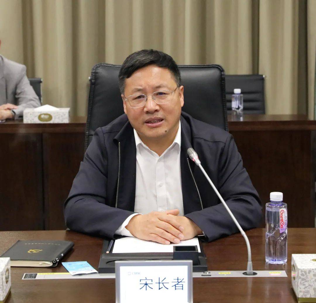 5月24日,绿园区委书记宋长者,区委副书记,区长方述华带队到中车长春