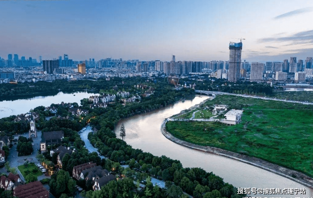 更在于深研需求后用臻心构建起的生活温度,朗基地产深谙此道:已经成立