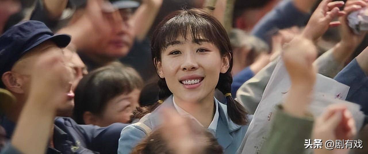 尽管在《我和我的祖国》中的表演不俗,尤其是在公交车上与张译相认的