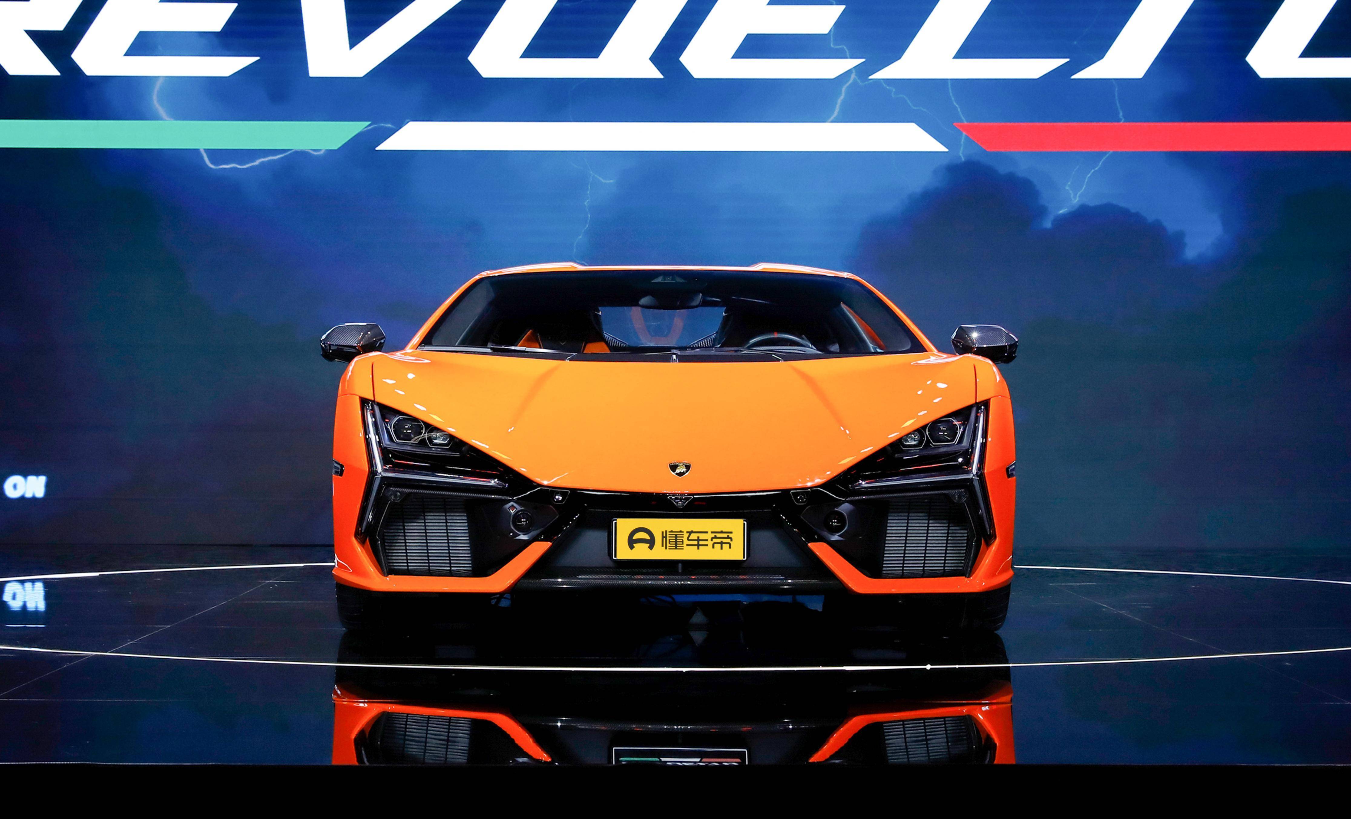 采用了v12 电动机,兰博基尼旗舰跑车revuelto中国定价公布_混合_新车