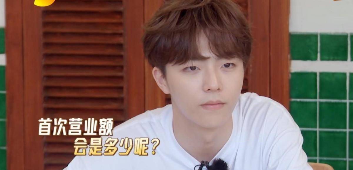 不仅如此,陈立农还解锁了自己的厨艺,致力于让大家