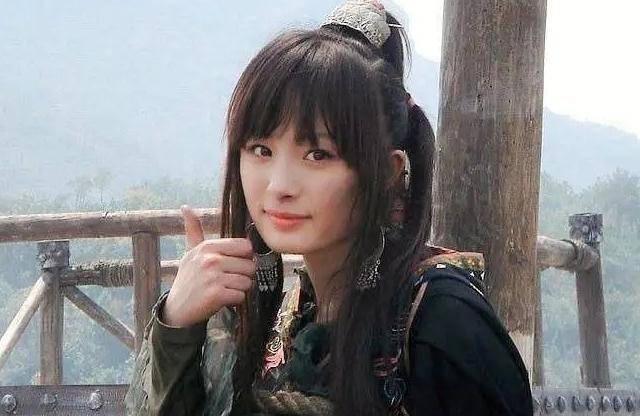 但是却自有一番年轻的单纯可爱,并且因为郭襄这个角色,还未出校的杨幂