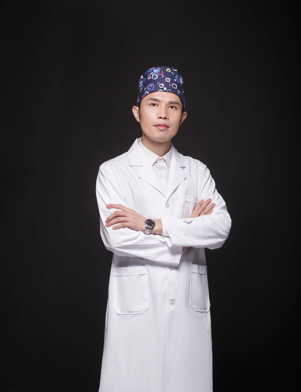 深圳隆胸董振华整形医生科普:假体隆胸和自体脂肪隆胸有什么区别_胸部