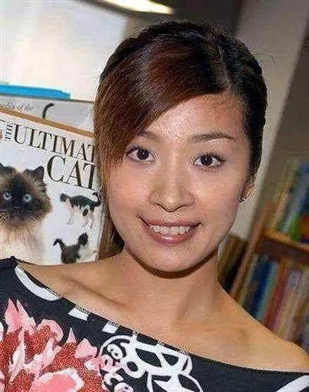 44岁亚姐曾是亚视当家花旦红极一时今复出演舞台剧坦言很大压力_王薇