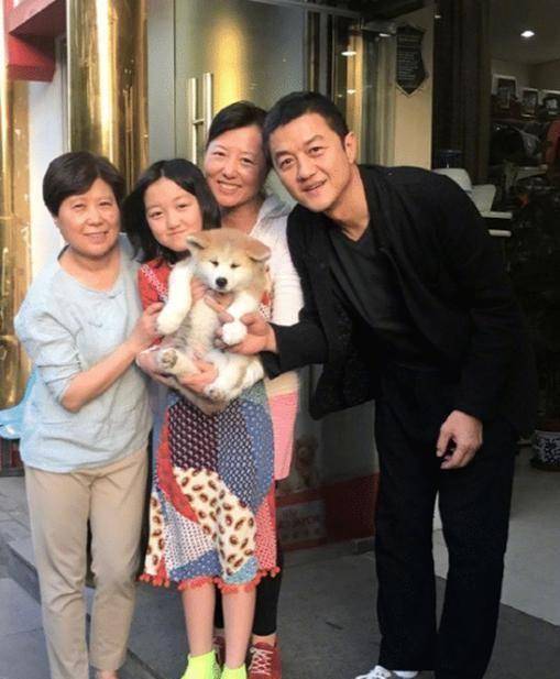 15岁李嫣和奶奶逛超市!